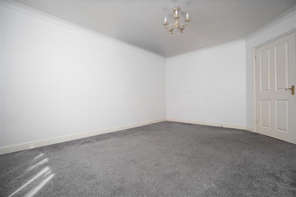 Property photo 3 of 13 Living/Dining Room