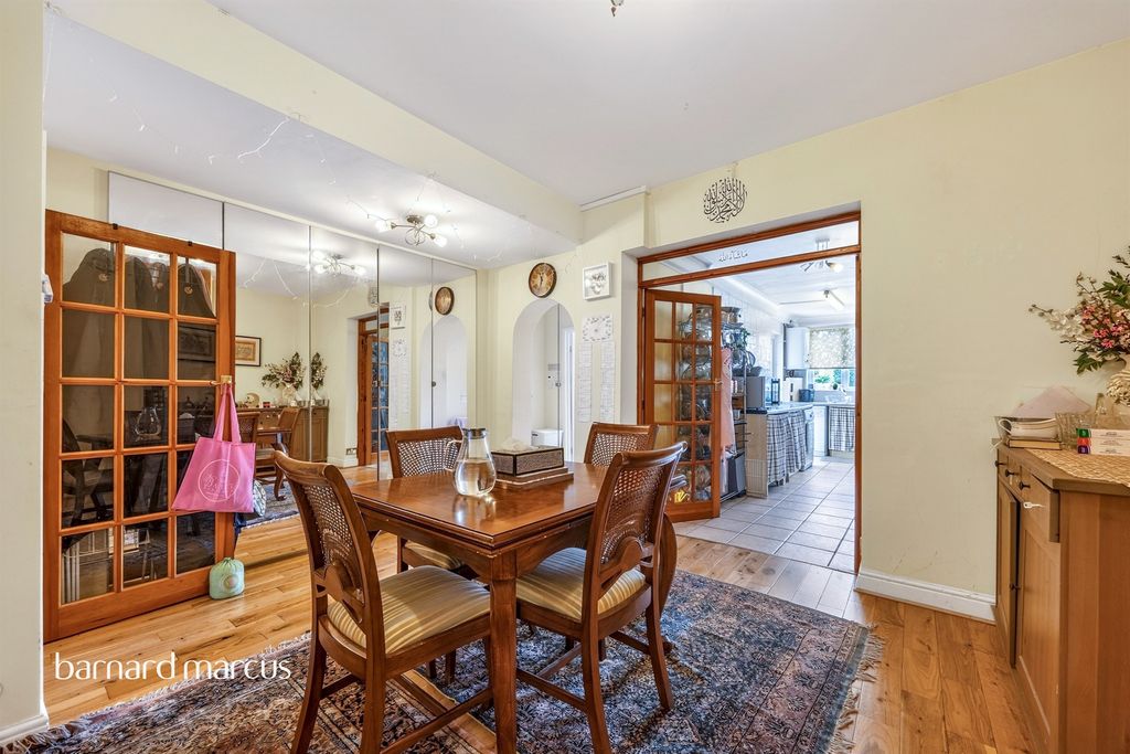 Property photo 2 of 18
