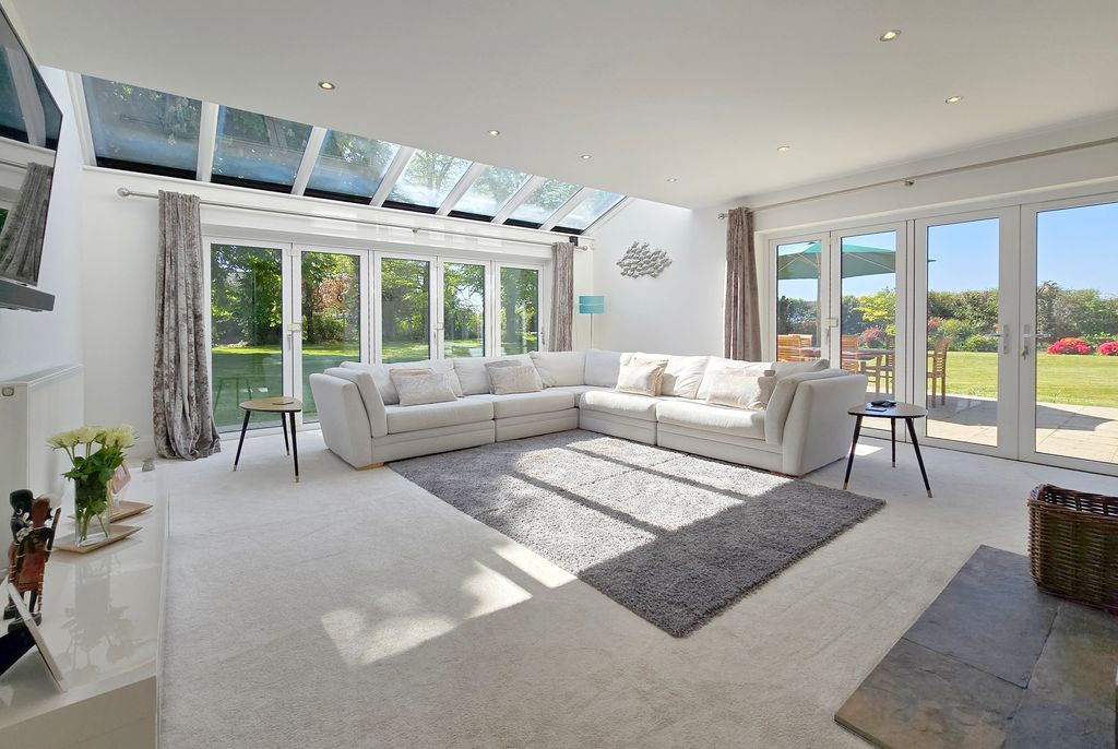 Property photo 3 of 23 Utr Sitting Room 1