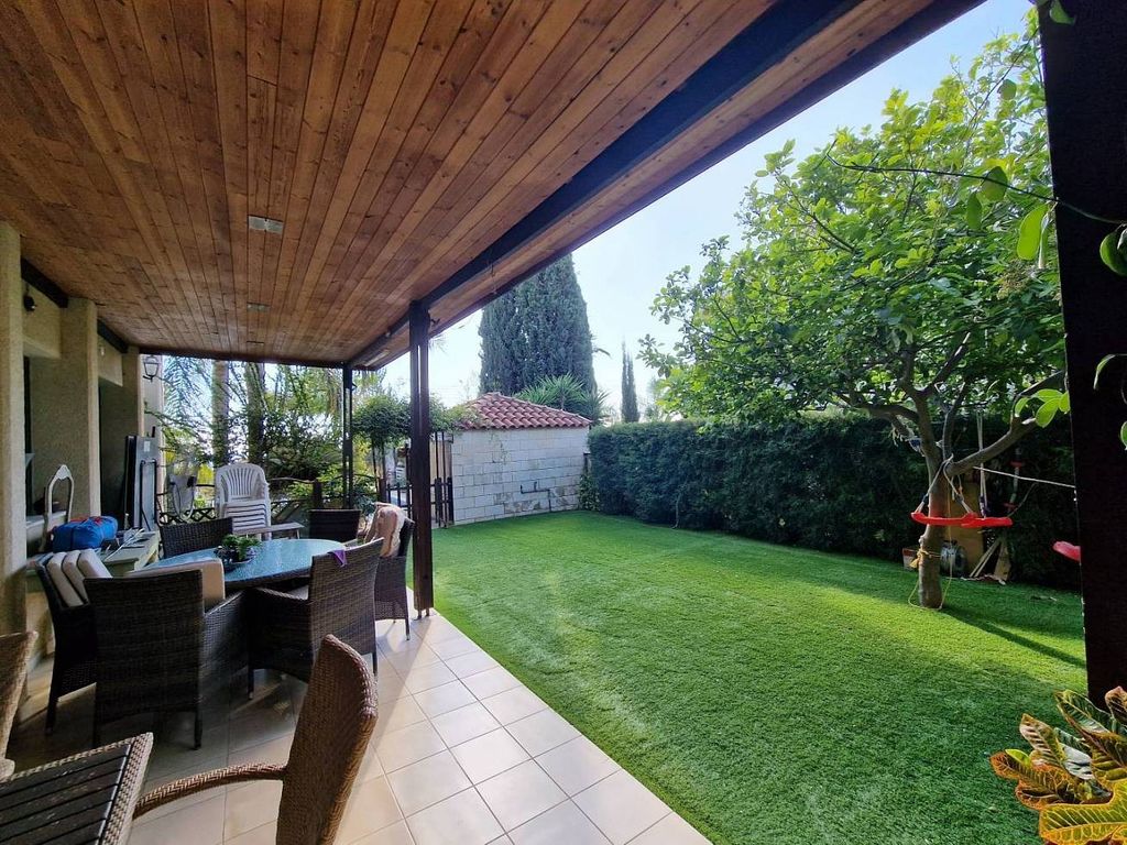 Property photo 2 of 40