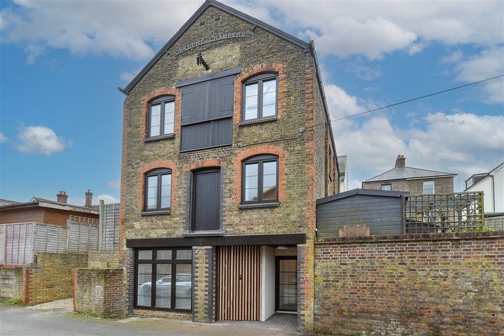 Property photo 1 of 13 External