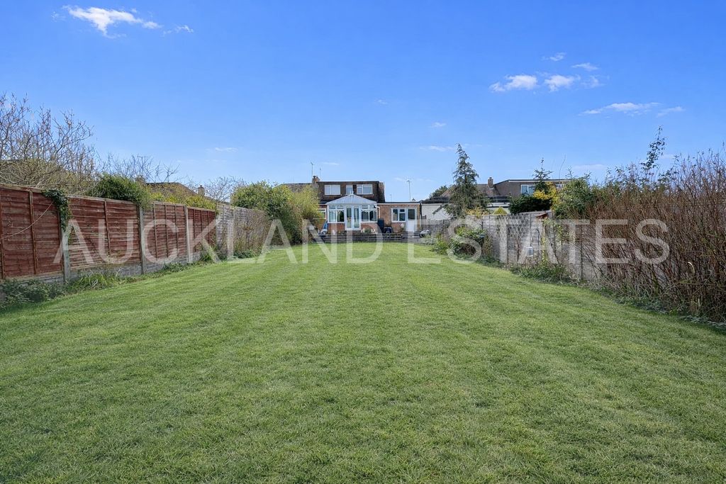 Property photo 2 of 18 Image00006