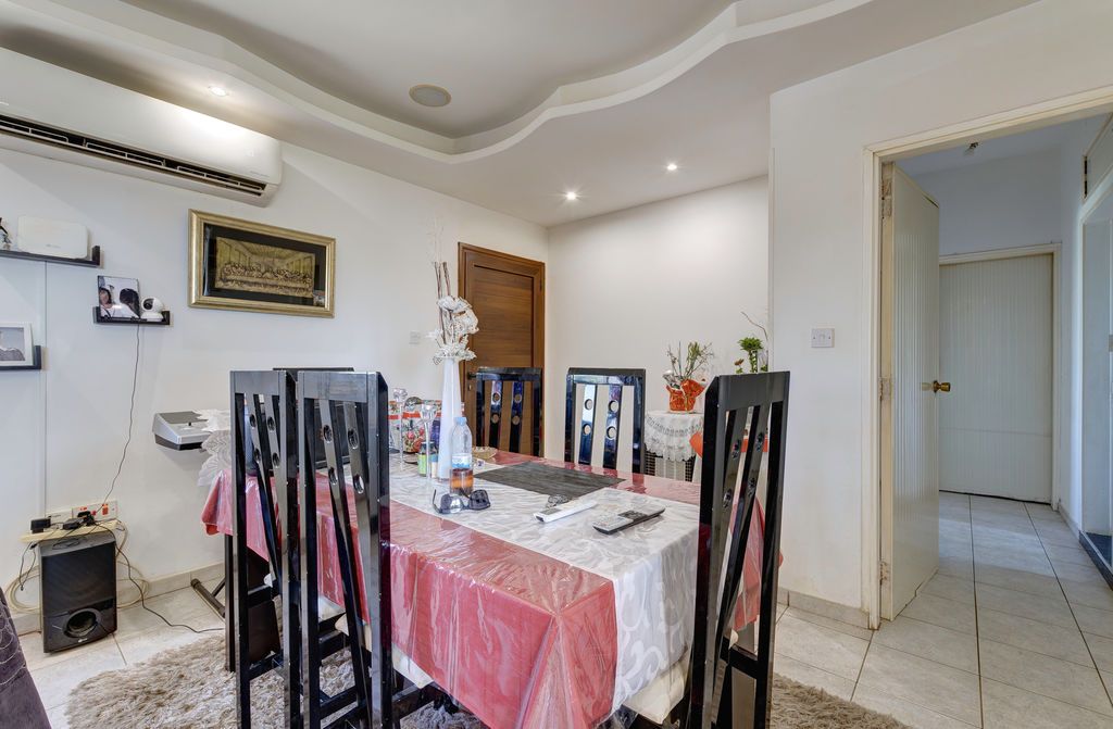 Property photo 3 of 12 Dining & Entrance