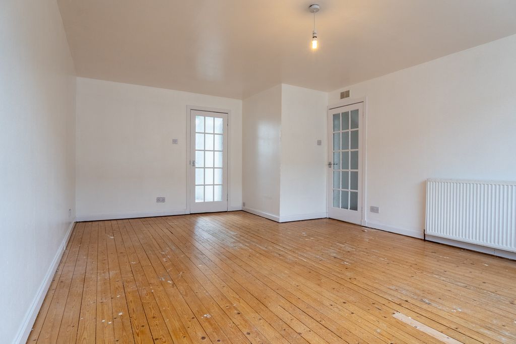 Property photo 3 of 28