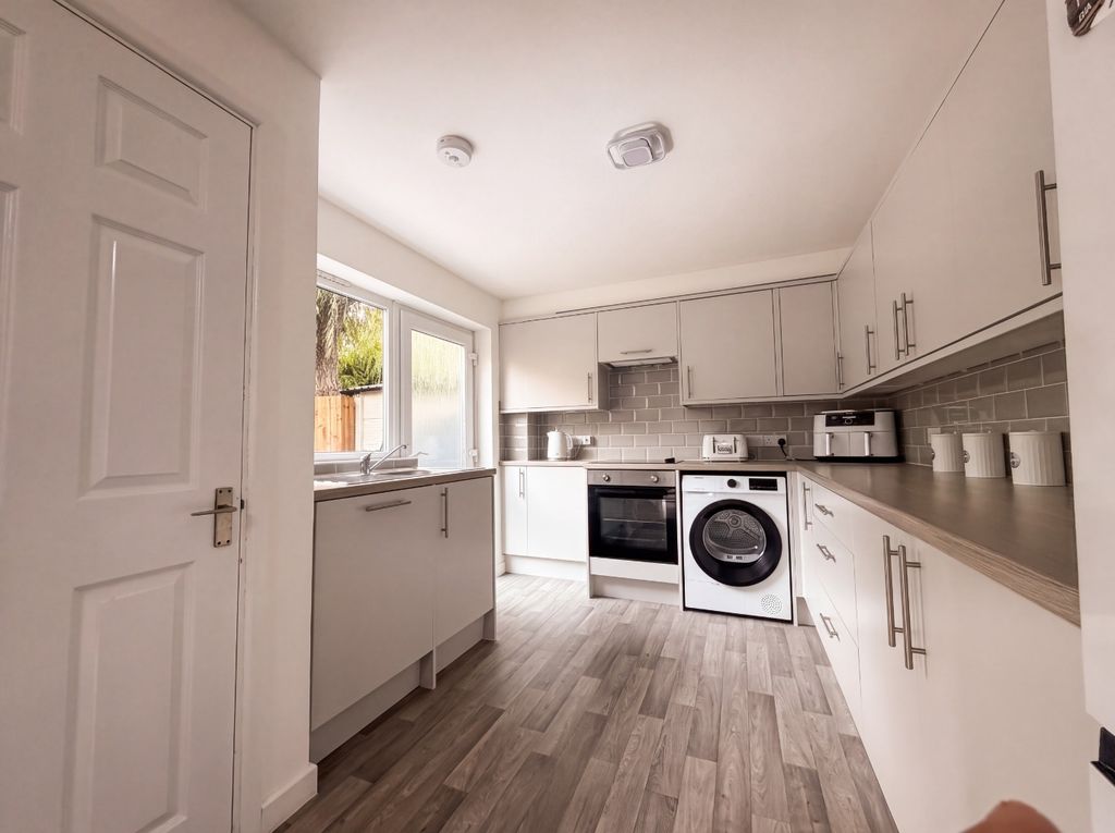 Property photo 3 of 12 4826924