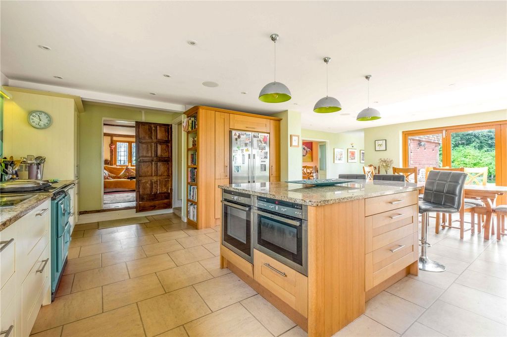 Property photo 2 of 20 Kitchen/Dining Room