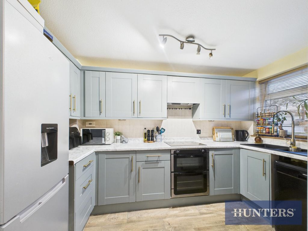 Property photo 3 of 19 Kitchen