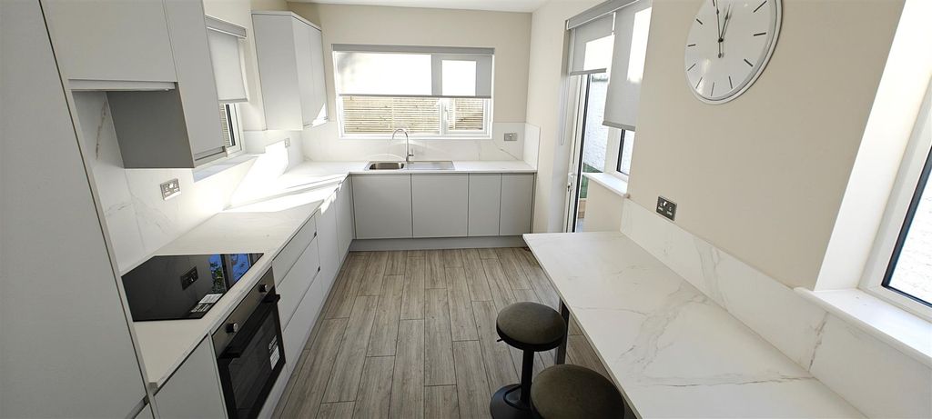 Property photo 3 of 37