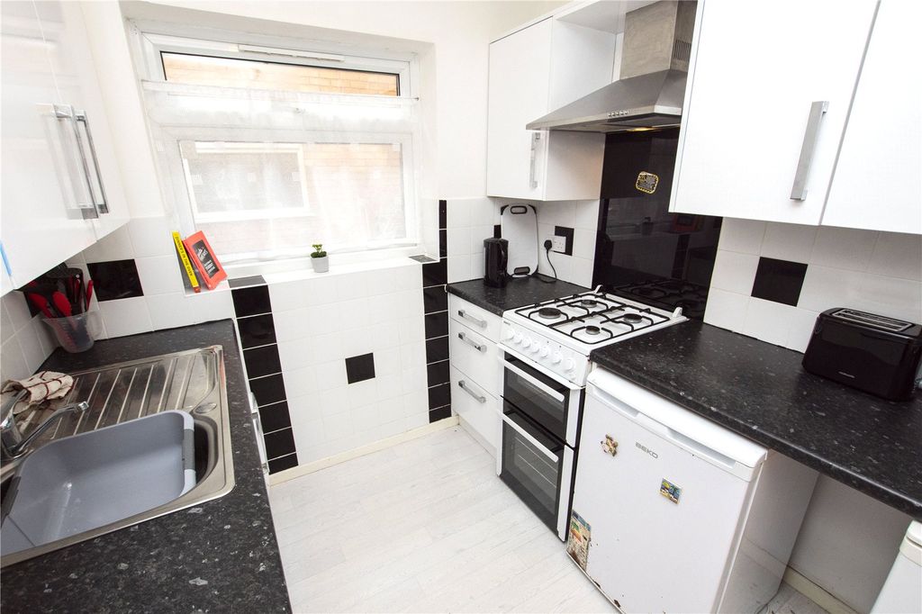 Property photo 3 of 6 Picture No. 06