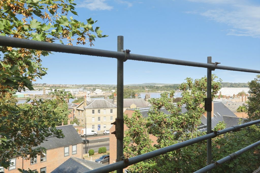 Property photo 2 of 17 Pbox-Img.Jpg