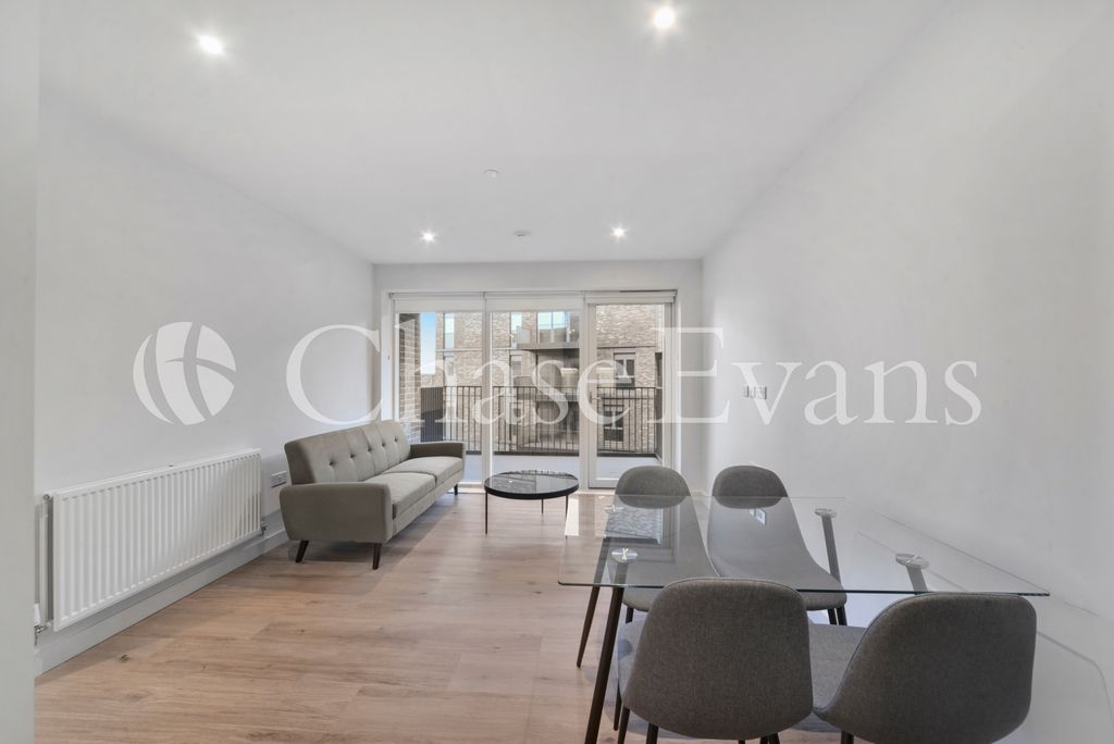 Property photo 3 of 15 Dining Area