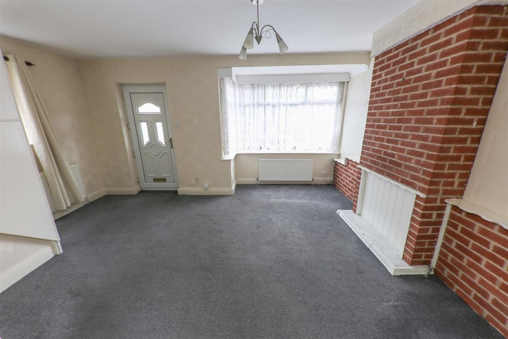 Property photo 2 of 16 Lounge