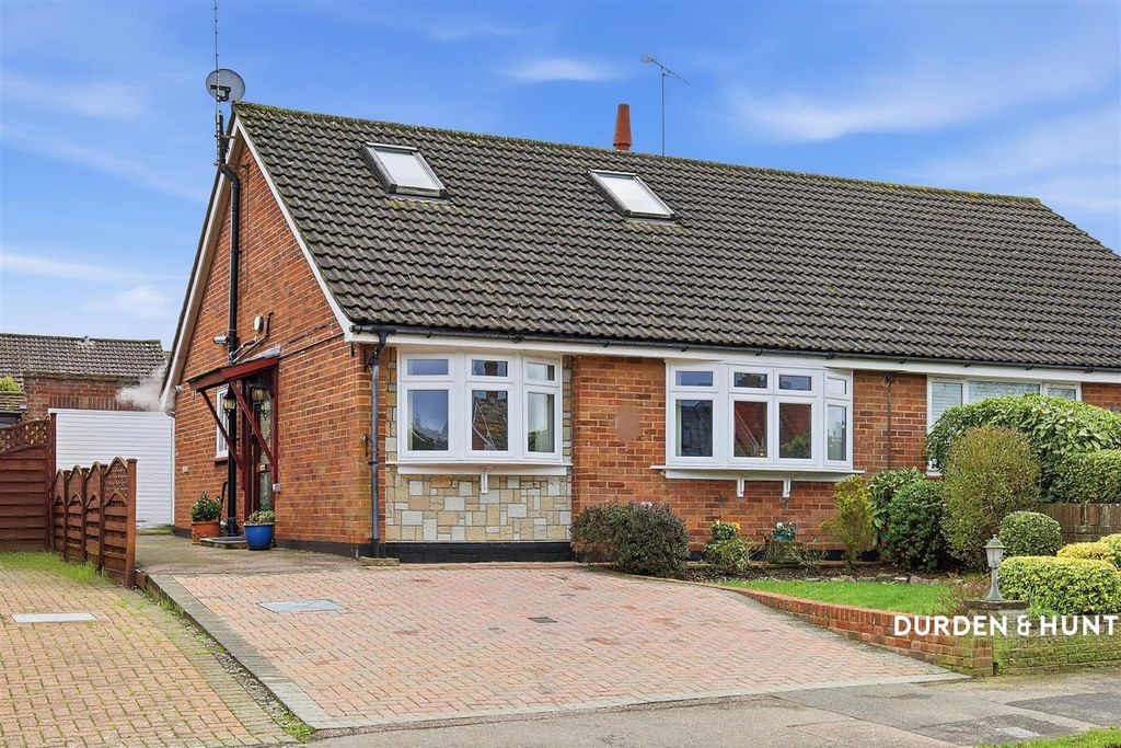 Property photo 1 of 16 Knights Walk