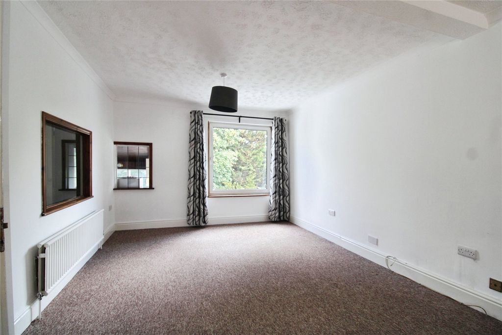 Property photo 2 of 16 Picture No. 28