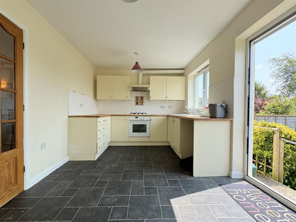 Property photo 3 of 19 Kitchen Diner