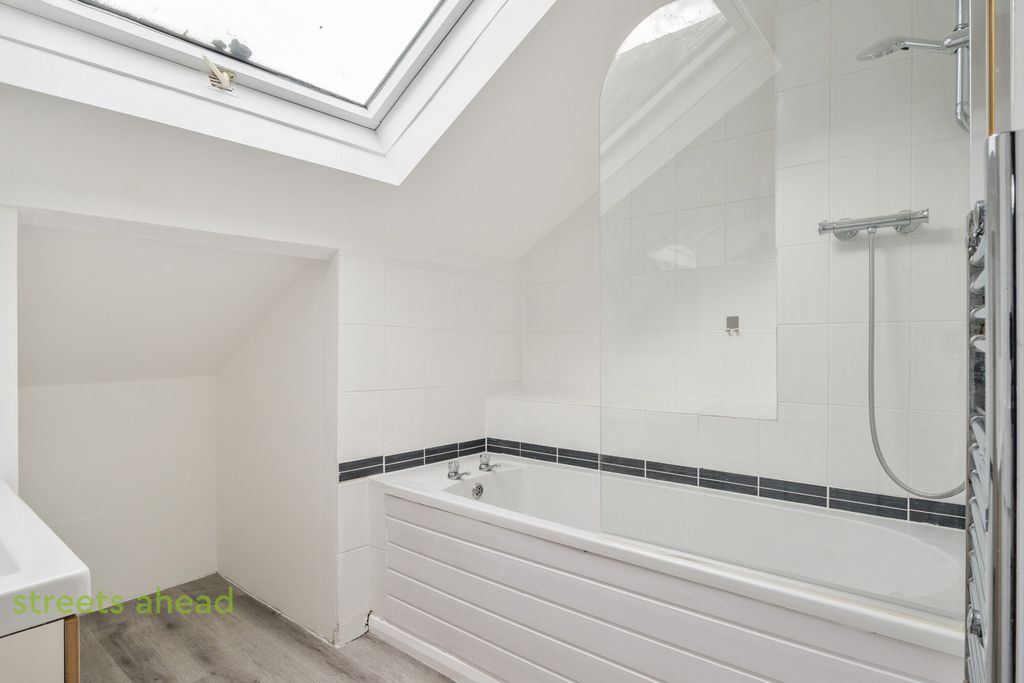 Property photo 3 of 23 726E90Ab-B341-44c...