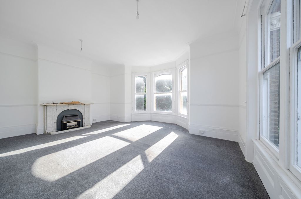 Property photo 2 of 11 1361319-3-68Dbe76...