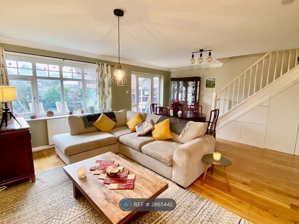 Property photo 1 of 15 Lounge / Diner