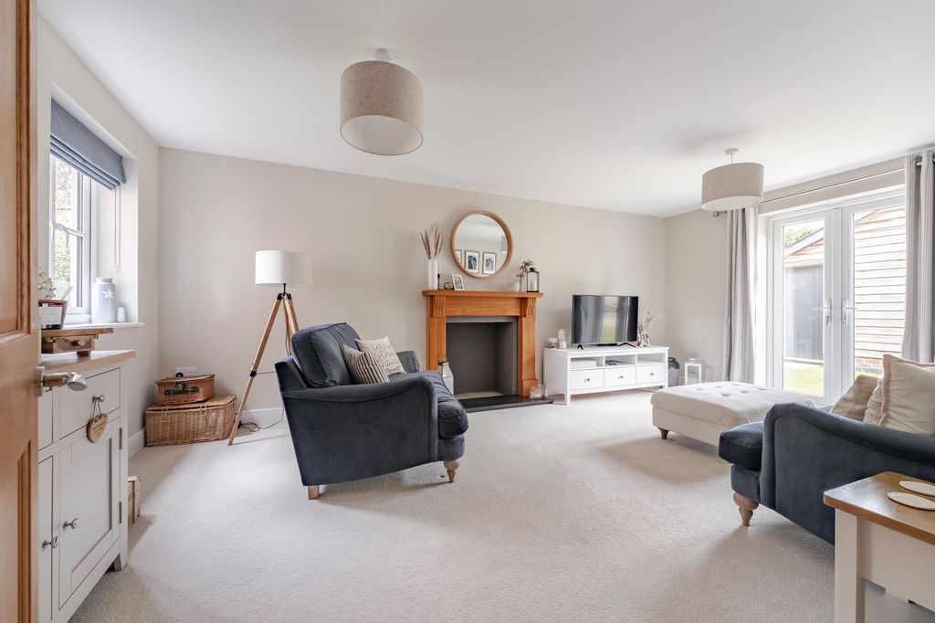 Property photo 2 of 23