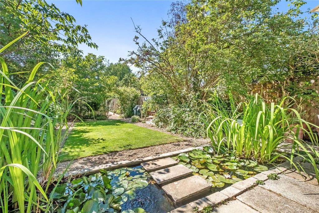 Property photo 2 of 14 Garden