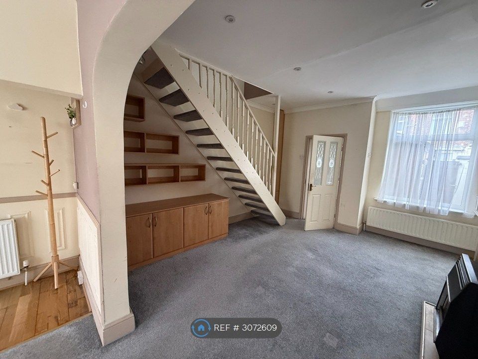 Property photo 1 of 14 Living/Dining Room