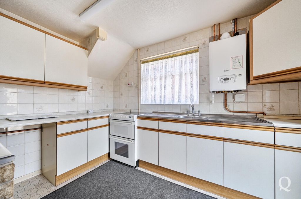 Property photo 2 of 21 B1c29F8F-c25E-415...