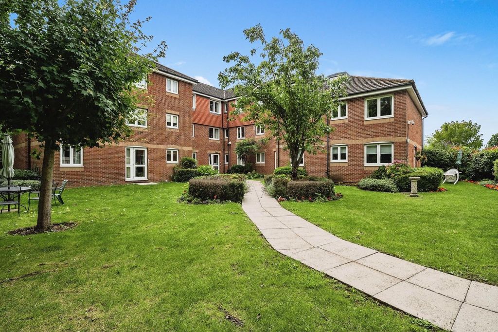 Property photo 1 of 6 40 Hudson Court Garden.Jpg