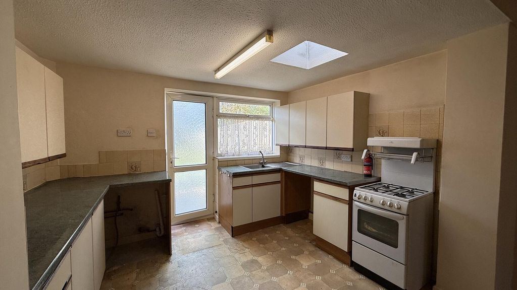Property photo 3 of 26 Kitchen