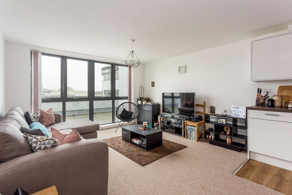 Property photo 3 of 11 6 Brewery Apt Fpz...