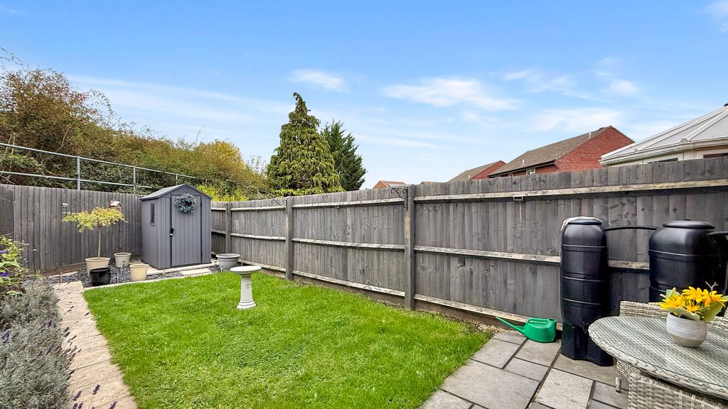 Property photo 2 of 11 Garden