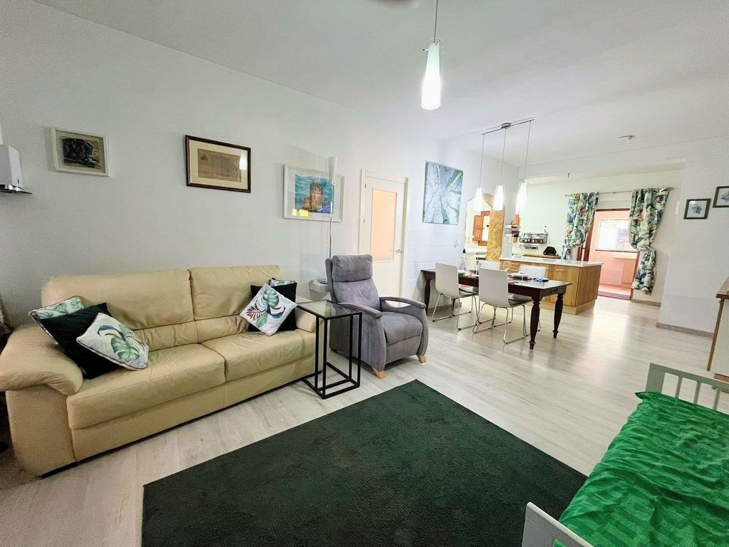 Property photo 2 of 45