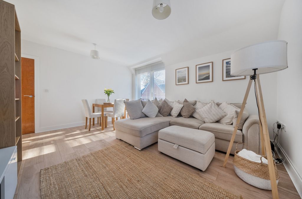 Property photo 3 of 13 1381278-5-691Aece...