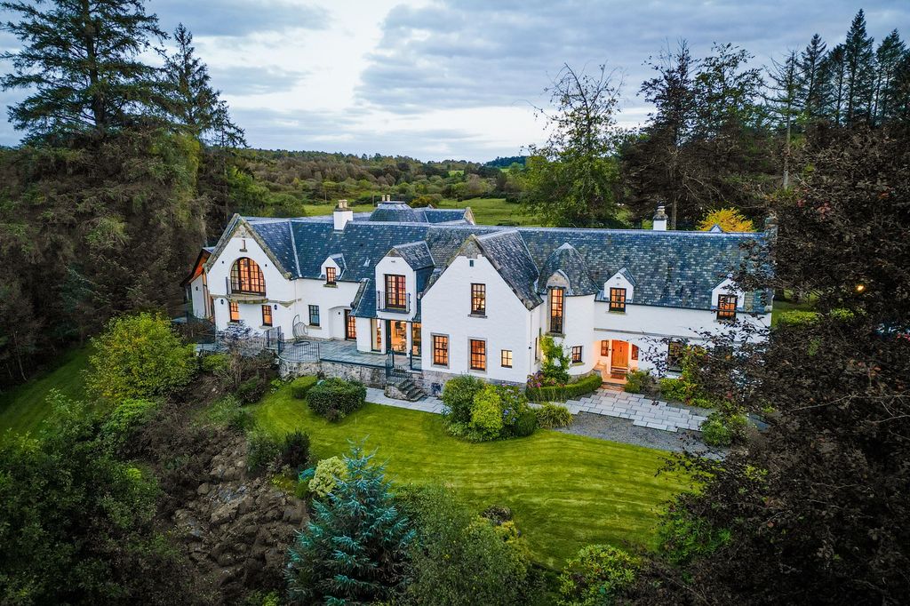 Property photo 2 of 64