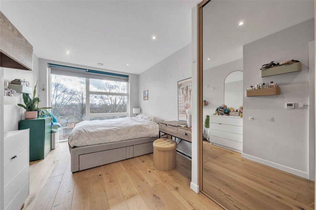 Property photo 3 of 18 Picture No. 10