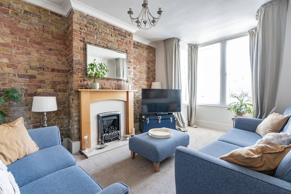 Property photo 2 of 21