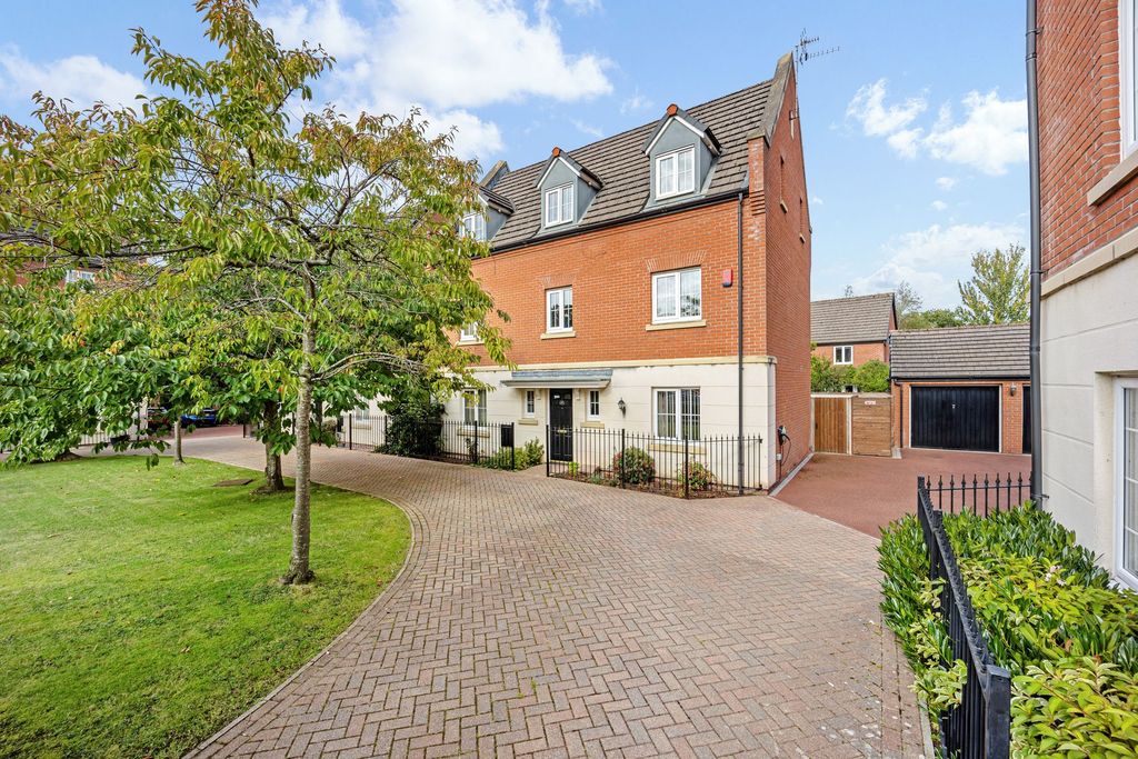 Property photo 1 of 33
