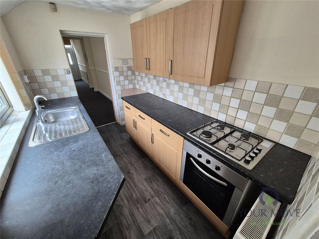 Property photo 3 of 9 Kitchen