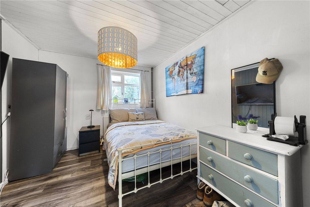 Property photo 3 of 13 Bedroom