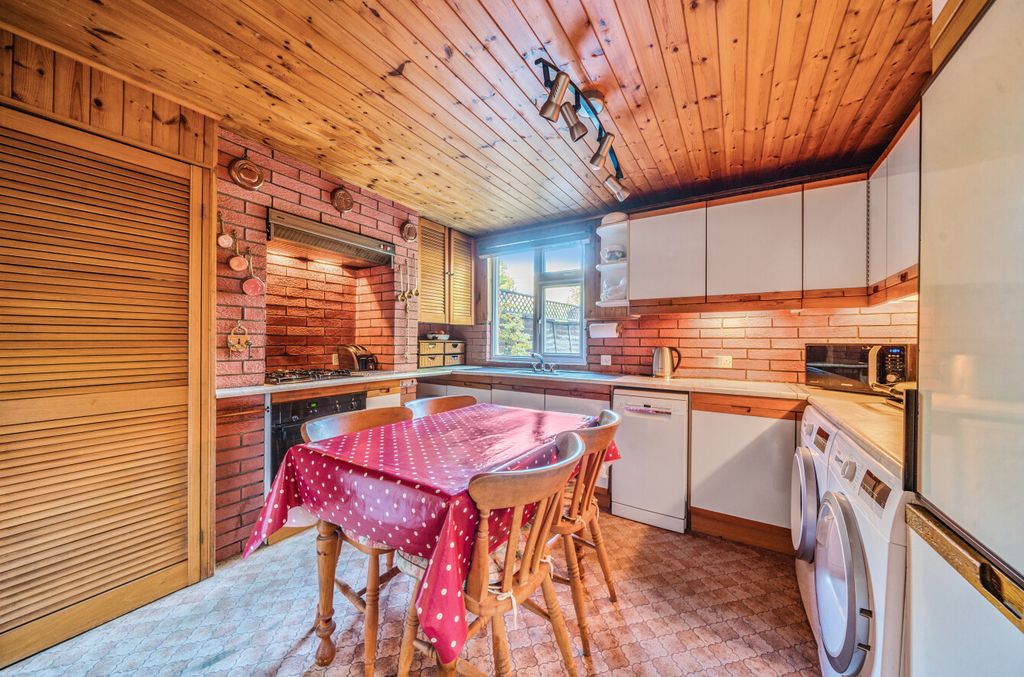 Property photo 3 of 15 1360635-9-68Dba68...