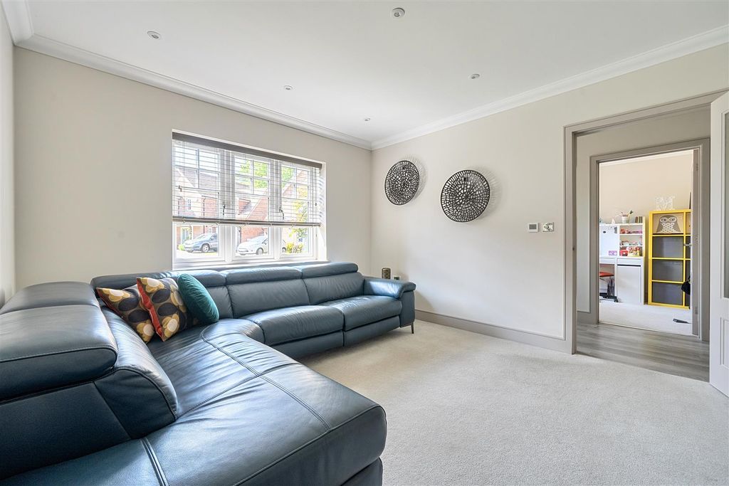 Additional image 4 of 4 bed detached house for saleOak Apples Drive, Crowthorne, Berkshire RG45