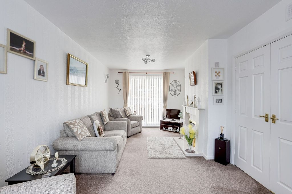 Property photo 3 of 19 Living Room