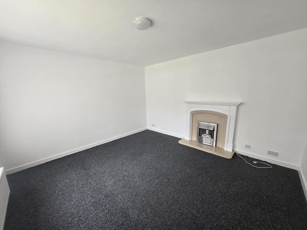 Property photo 2 of 11 Living Room