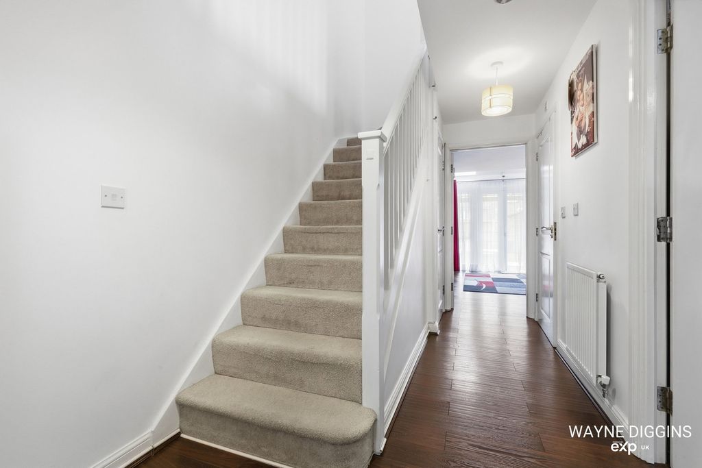 Property photo 2 of 23