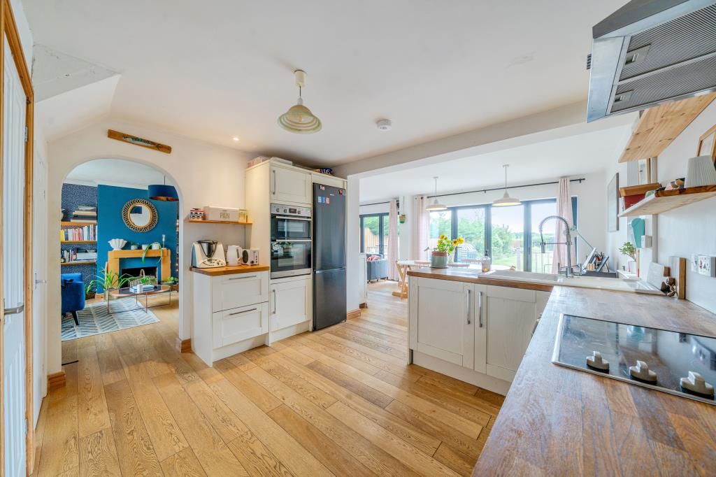 Property photo 2 of 20 Kitchen