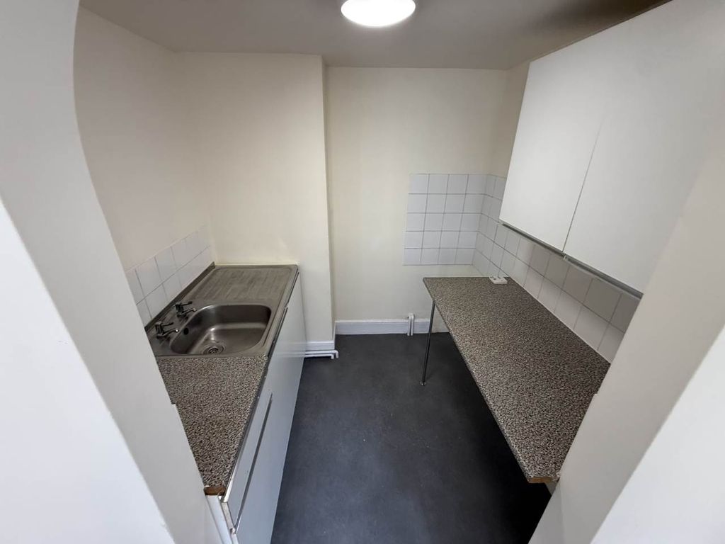 Property photo 3 of 8 Kitchen