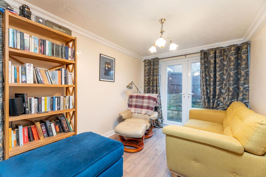 Property photo 3 of 37 Sitting Room