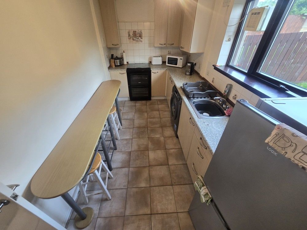 Property photo 3 of 9 Kitchen/Breakfast Bar (Sps)