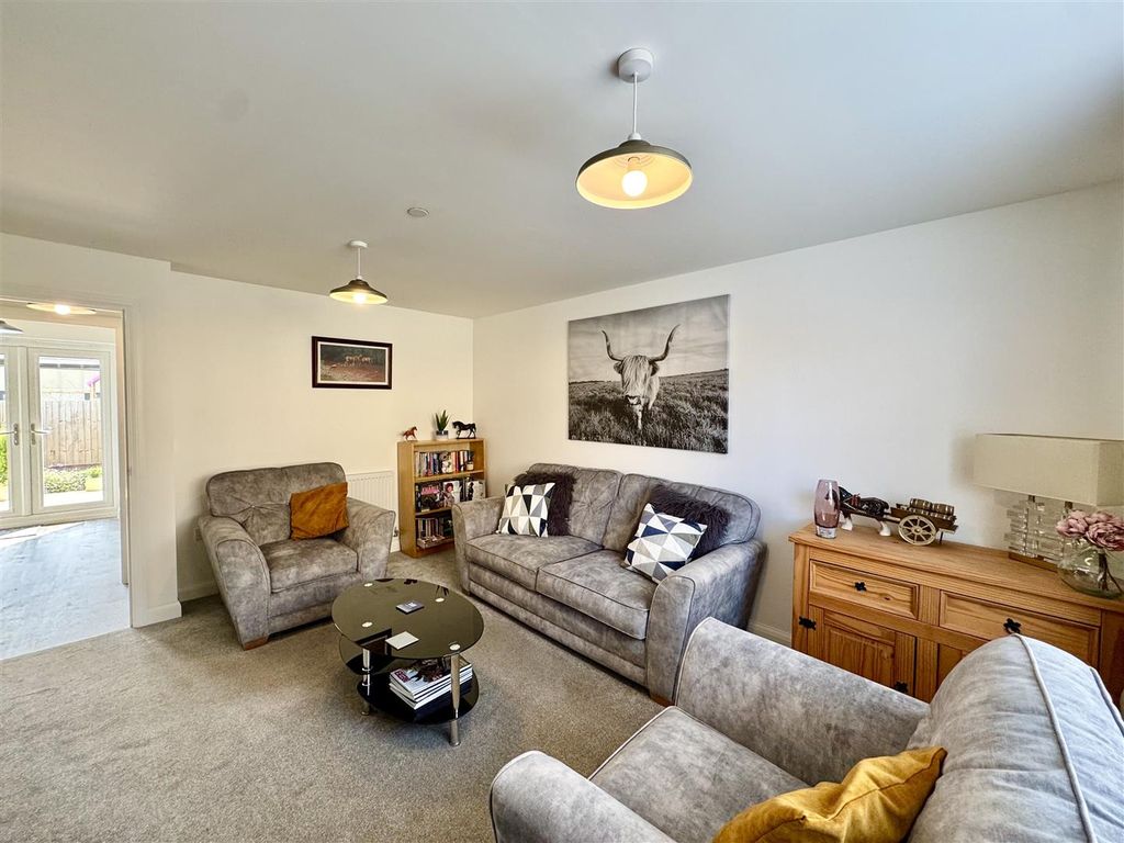 Property photo 3 of 19 Sitting Room