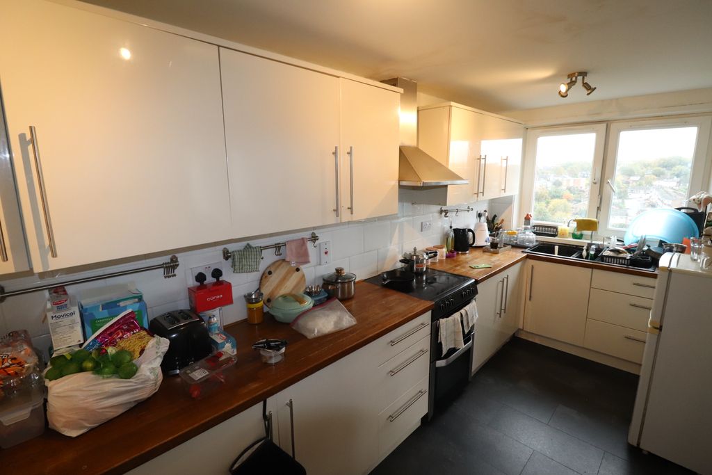 Property photo 3 of 8 Kitchen