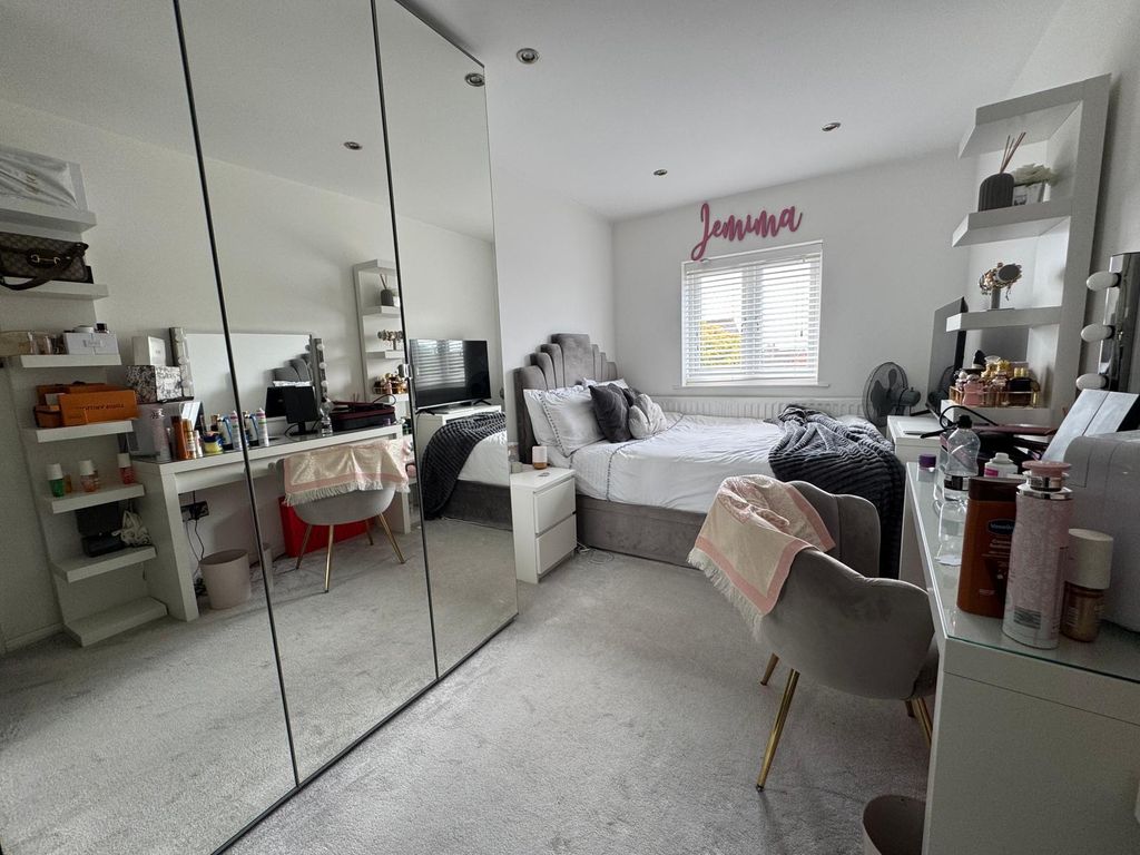 Additional image 24 of 4 bed property to rentOld Birmingham Road, Marlbrook, Bromsgrove B60